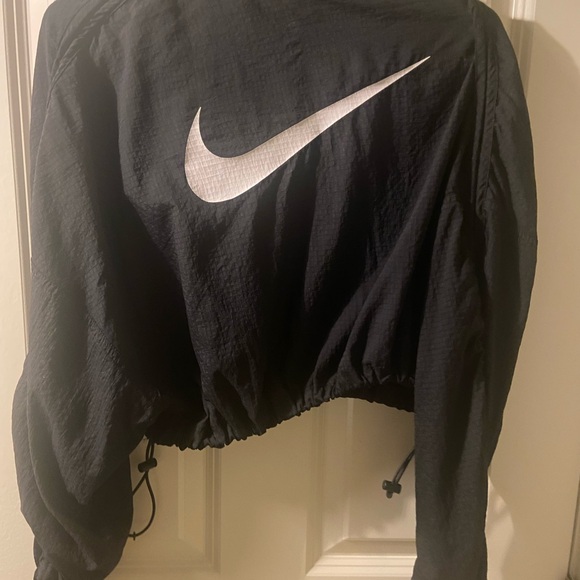 Nike crop windbreaker XS - Picture 2 of 2
